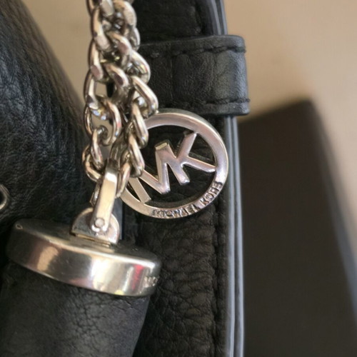 Michael Kors crossbody bag like new, black leather with tassel