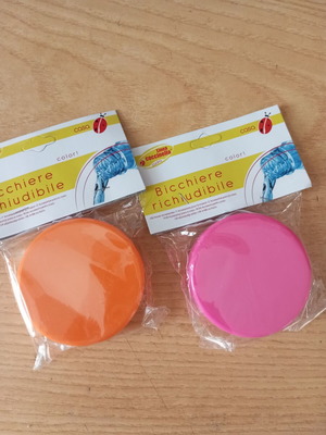 Plastic cups new, expandable and closable