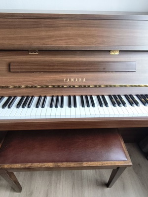 Yamaha C108 όρθιο πιάνο, 88 πλήκτρα, κατασκευασμένο στην Ιαπωνία