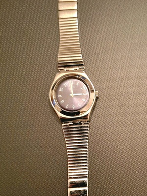 Ρολόι Swatch γυναικείο σαν καινούργιο, ασημί από ανοξείδωτο ατσάλι