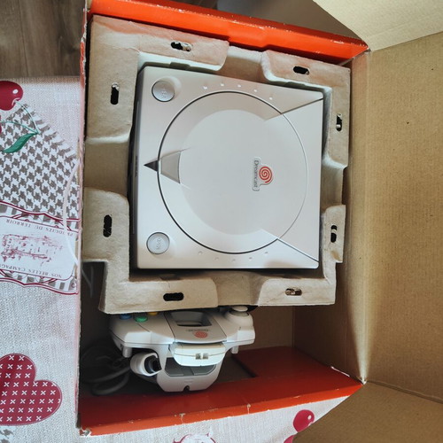 Sega Dreamcast console like new with 22 games and accessories