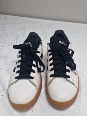 Adidas sneakers νούμερο 42 σαν καινούργια