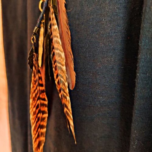 Vintage Accessorize long necklace with feathers and embossed leaves like new
