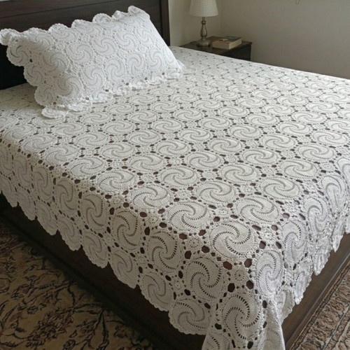 Handmade vintage trousseau set of 5 pieces, like new, crochet cotton