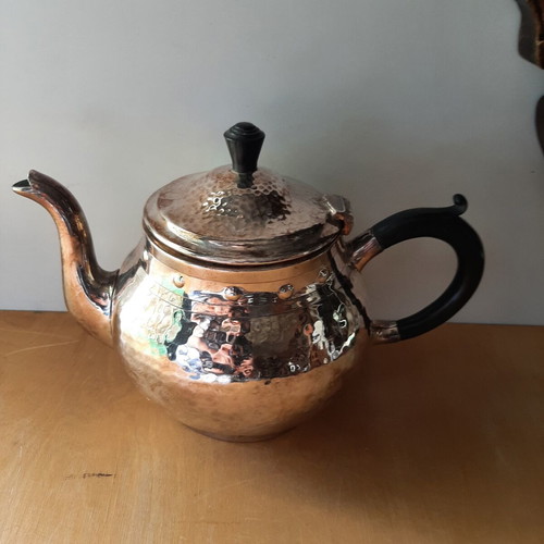 Sheffield Art Deco hammered English teapot like new