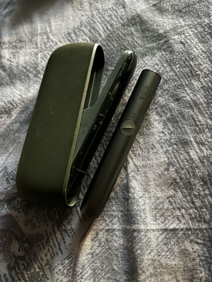 Iqos Iluma green used with minor external scratches