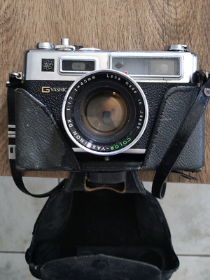 Yashica Electro 35 vintage camera used with case