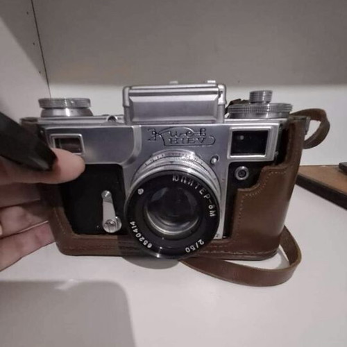 Kiev camera like new, functional with case