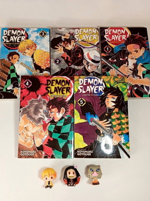 Demon Slayer Manga Σετ Τόμοι 1-5 σαν καινούργιο με mini φιγούρες