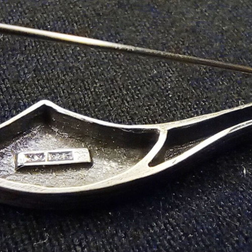 Silver brooch 925 like new, minimal design