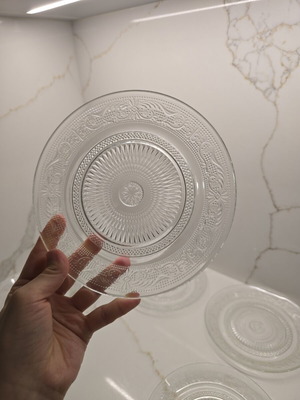 Vintage plates set of 6, one with small defect