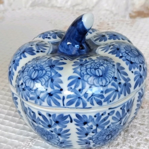 Vintage porcelain pumpkin-shaped container like new