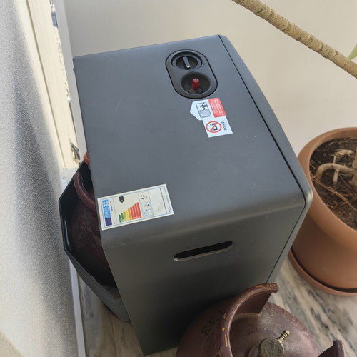 Gas heater with full gas cylinder