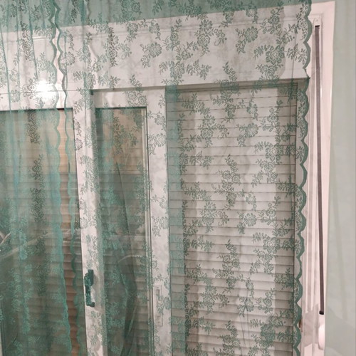 Green lace curtains like new, set of two, 2.5m x 1m each