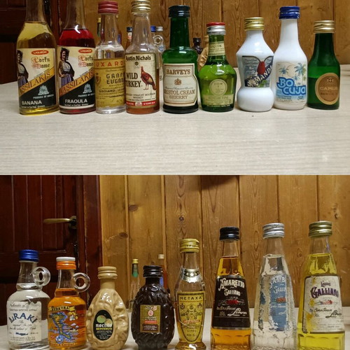 Miniature bottles of drinks like new, pack of 105 pieces