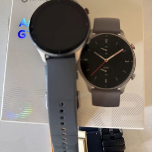 Amazfit GTR 2e smartwatch with 3 extra straps, box and charger