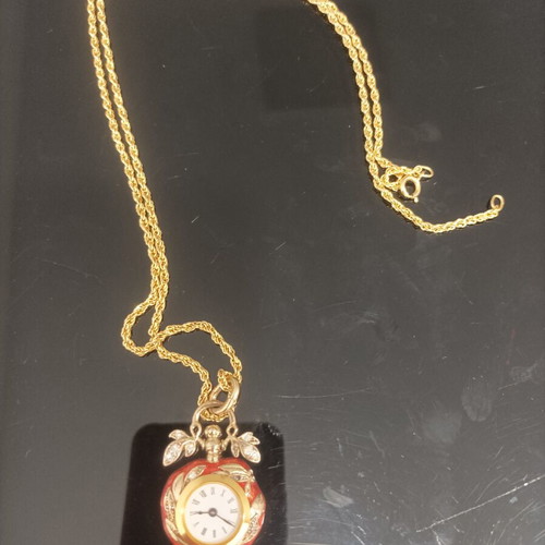 Gold-plated pendant necklace with small watch, Art Deco style