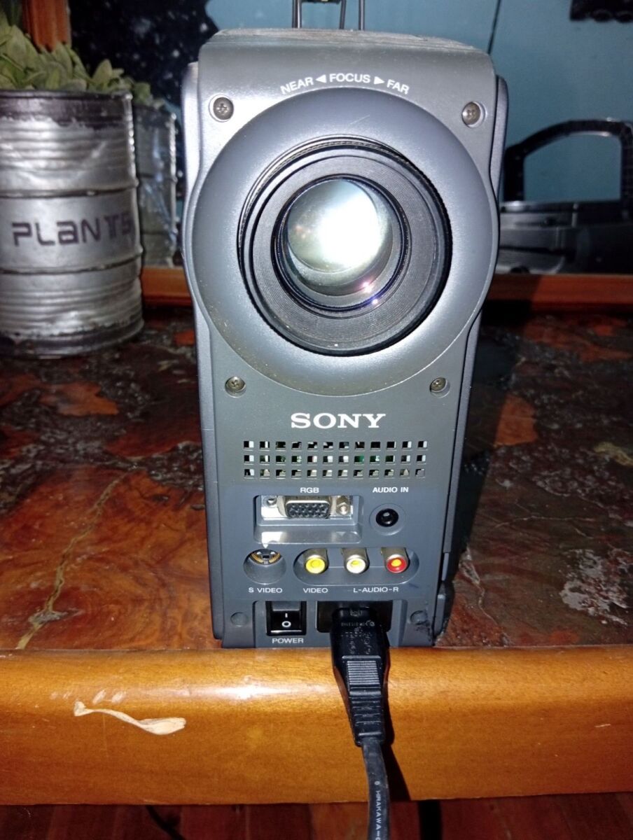 Sony LCD projector Model CPJ-D500 used - € 49,00 - Vendora.cy