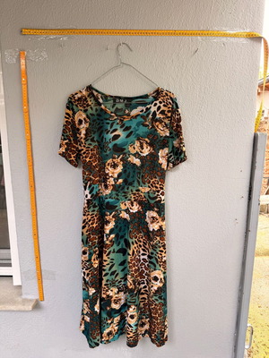 Midi dress Animal & Floral Print DMJ like new, size M/L