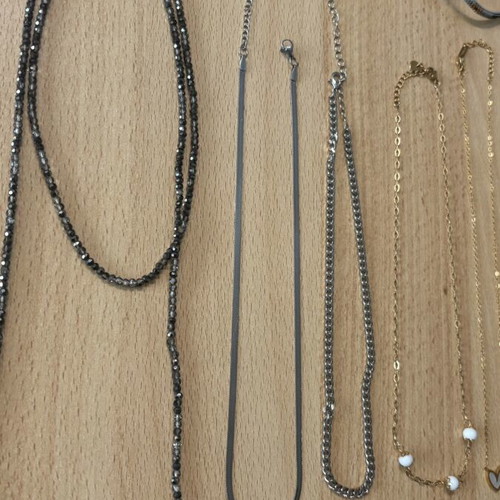 Stainless steel necklaces and bracelets, gold and silver colors