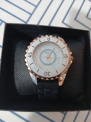 Women's watch like new with white dial and black silicone strap