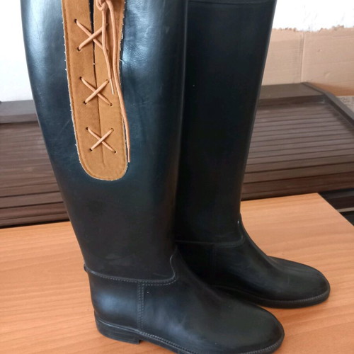 Black boots with brown details like new, size 36