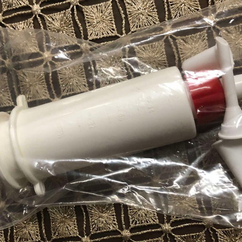 Pastry piping syringe new with 4 nozzles