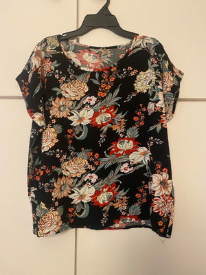 Short-sleeve blouse new, size S / 36 / 8