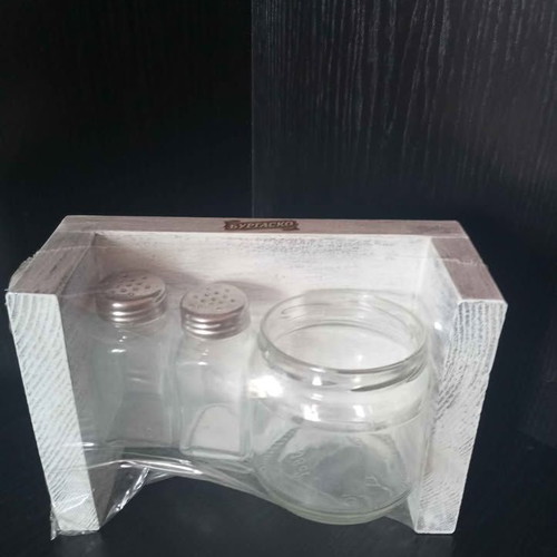 Salt shakers new with jar