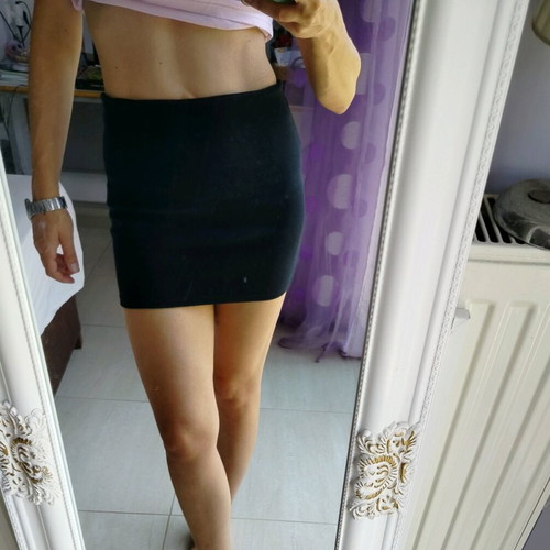 Skirt short black fitted like new, size S