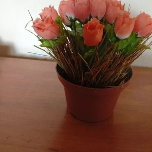 Flower pot with artificial flowers new condition