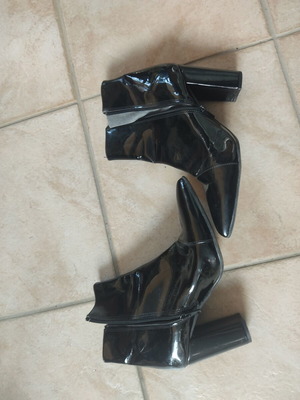 Black leather ankle boots size 39 used, pointed toe, block heel