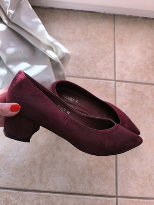 Γοβάκια χαμηλά μπορντό σουέτ μεταχειρισμένα, νούμερο 40, σταθερό τακούνι