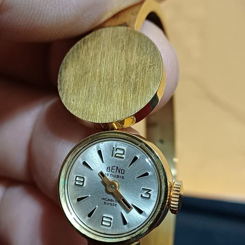 BENO vintage women's mechanical wristwatch with bangle bracelet, like new