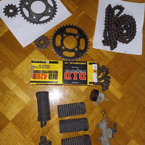 JT Sprocket Sets used, 2 sets with footrests, container, pump for Honda Innova