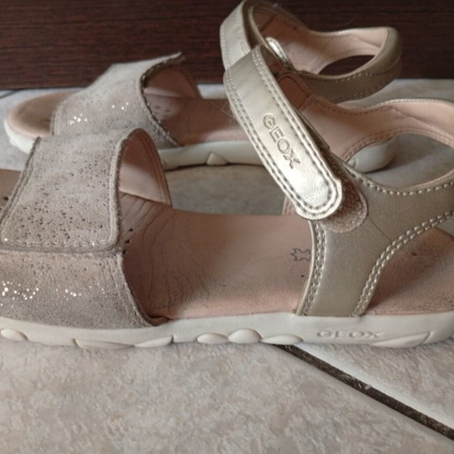Geox Sandal Haiti like new, size 32, gold