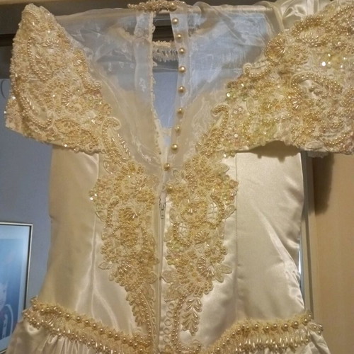 Vintage wedding dress in silk satin and hand-embroidered lace, size M
