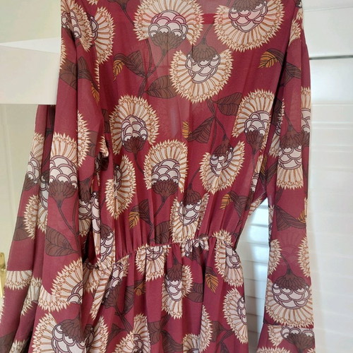 Wrap dress burgundy used XL with floral patterns and lining