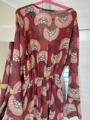 Wrap dress burgundy used XL with floral patterns and lining