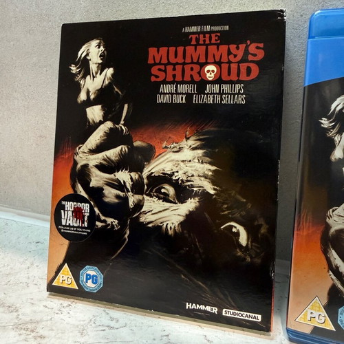 The Mummys Shroud Blu-ray like new with English subtitles