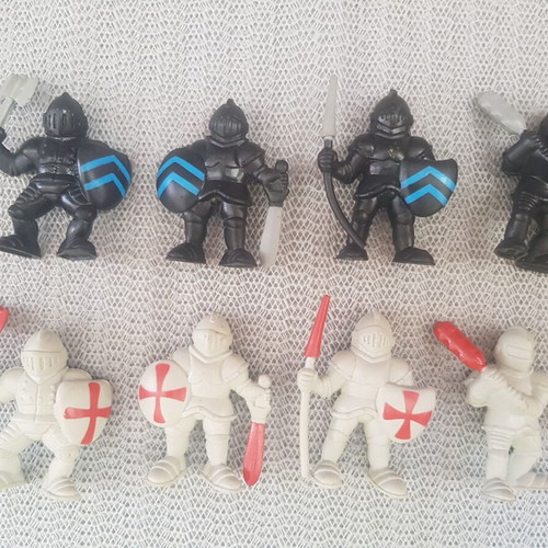 Redbox Medieval Knights figures used, pack of 12