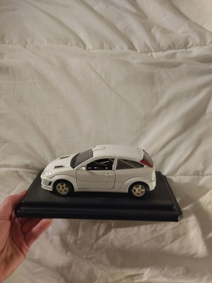 Bburago Ford Focus RS collectible model like new on base