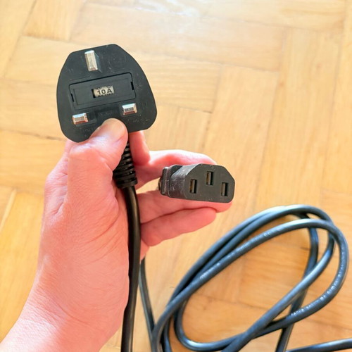 Power cable Type G to IEC C13 Foxconn like new, 1.8m length