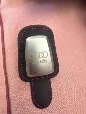 Βάση γυαλιών Audi καινούργια από αλκαντάρα