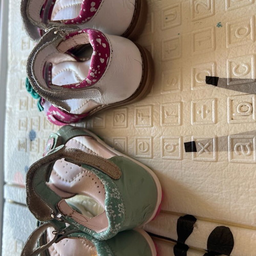Baby sandals size 20 papillon like new, 2 pairs