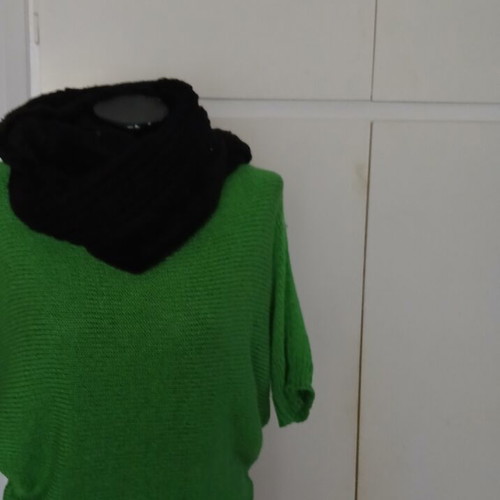 Wool scarf like new, black