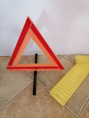 Reflective car triangle used, double-sided with case