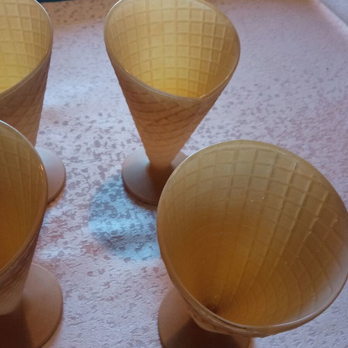 Glass ice cream bowls, cone-shaped, set of 5