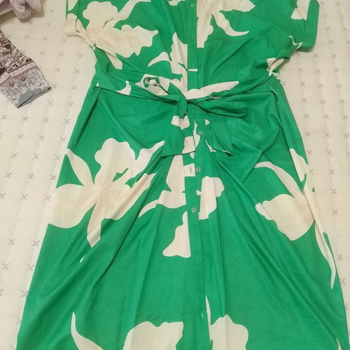 Dress like new, very light and comfortable, size XL