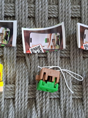 Σετ 3 φιγούρες Minecraft Kinder Joy